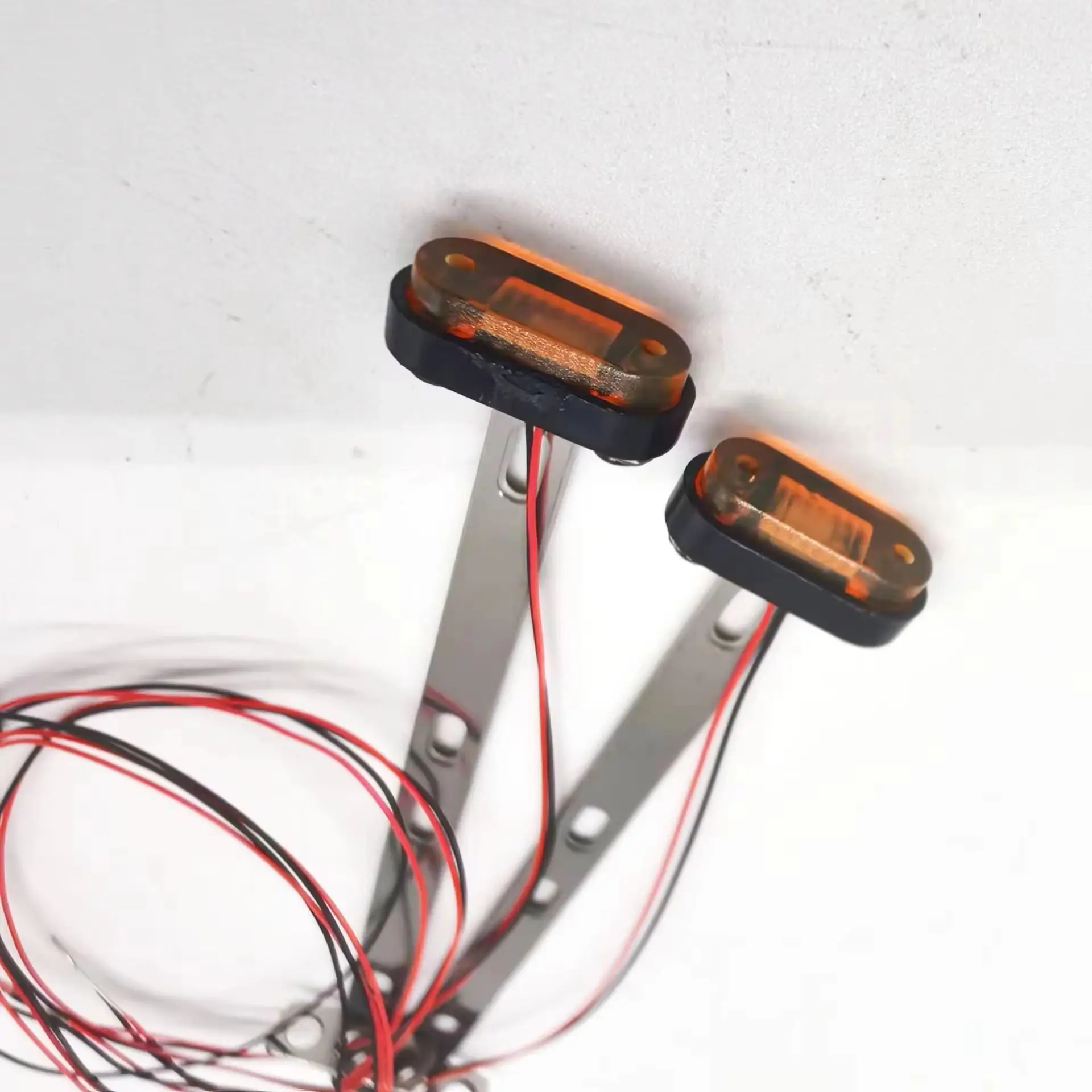 

2pcs LED Position Lights Side Light Trailer Warning Lamp For 1/14 Tamiya RC Truck Tipper For SCANIA 770S 56368 VOLVO ACTROS Car