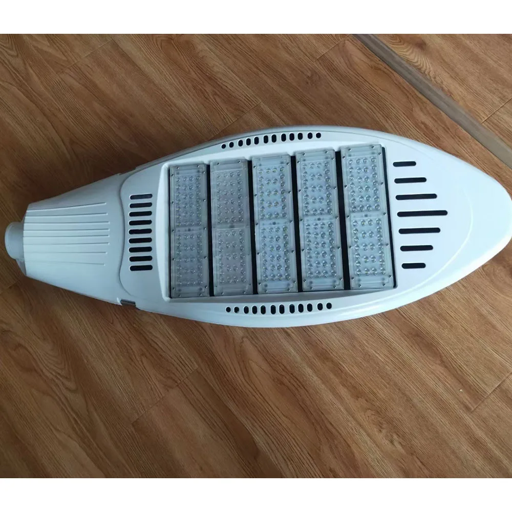Modern Luxury IP66 Waterproof AC 18W LED Die Casting Aluminum Alloy Column Light Outdoor Column Top Column