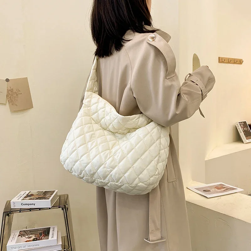 

2024 Quilted Padded Crossbody Bag for Women Pleated Bubbles Cloud Shoulder Bags Large Tote Bucket Designer Bag Ruched Handbags