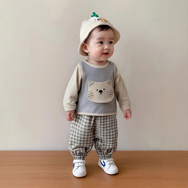 

Новый осенний комплект из трех предметов для маленьких мальчиков, жилет с вышивкой кота для мальчиков + рубашка для маленьких мальчиков + клетчатые штаны со средней талией для новорожденных мальчиков