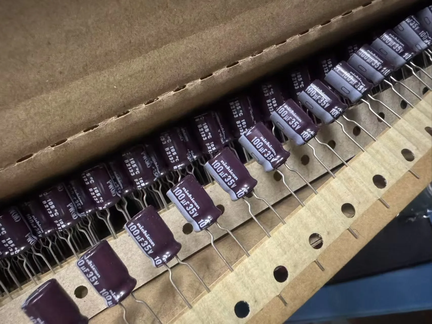100PCS 100Uf 35V Ni…