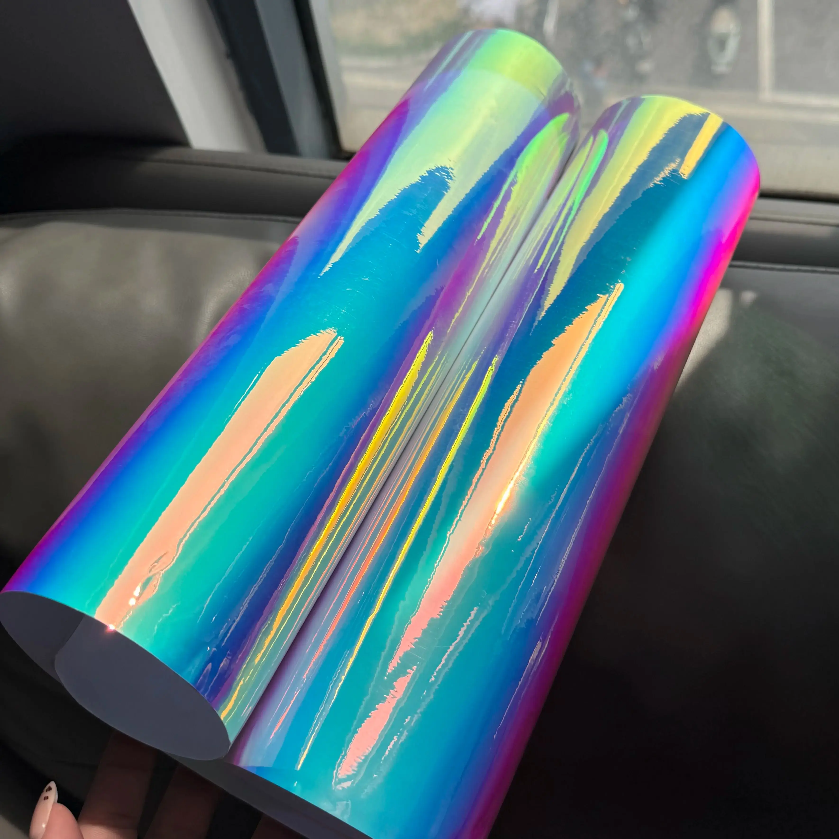 Premium glänzende bunte Regenbogen holografische Chrom-weiße Vinylfolie, selbstklebende Aufkleber, Motorrad-Aufkleber, Autoverpackfolie – Detail 11