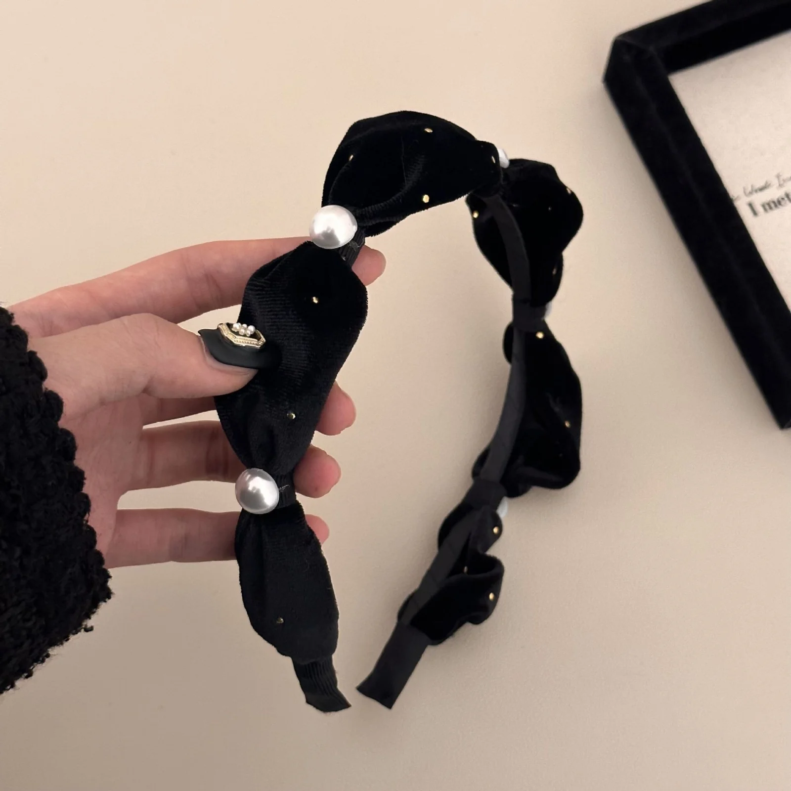 1 Stück Neuheit: Breites Perlen-Samt-Haarband, Nischen-Haarreif mit rutschfester Oberfläche für einen eleganten Haarschmuck, modisches Stirnband für Mädchen & Frauen