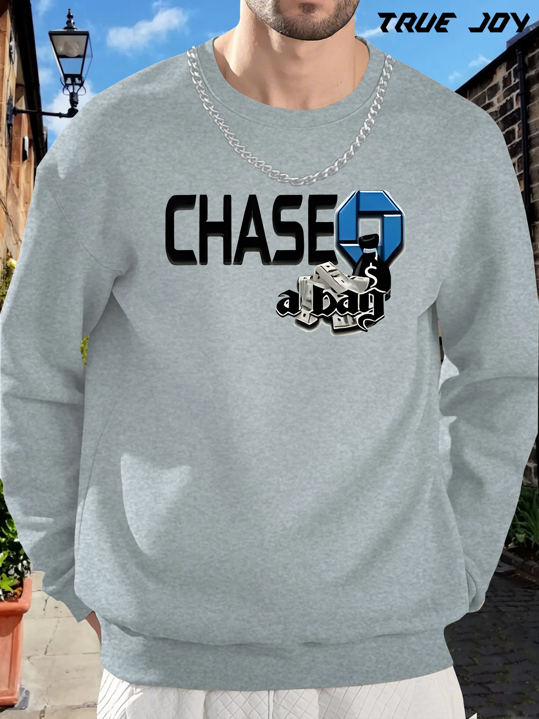 سويت شيرت رجالي بطبعة جرافيك "CHASE A BAG" - بلوفر كاجوال بقصة مريحة باللون الأخضر، وأكمام طويلة ورقبة دائرية