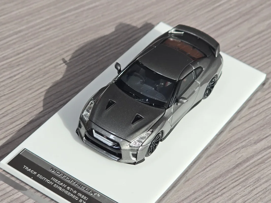 MH Diecast 1/64 Scale Nissan GTR R34 V-SPEC Ⅱ Sports Car Model Alloy Nissan GTR R34 R35 Racing Car Model Collect Ornaments