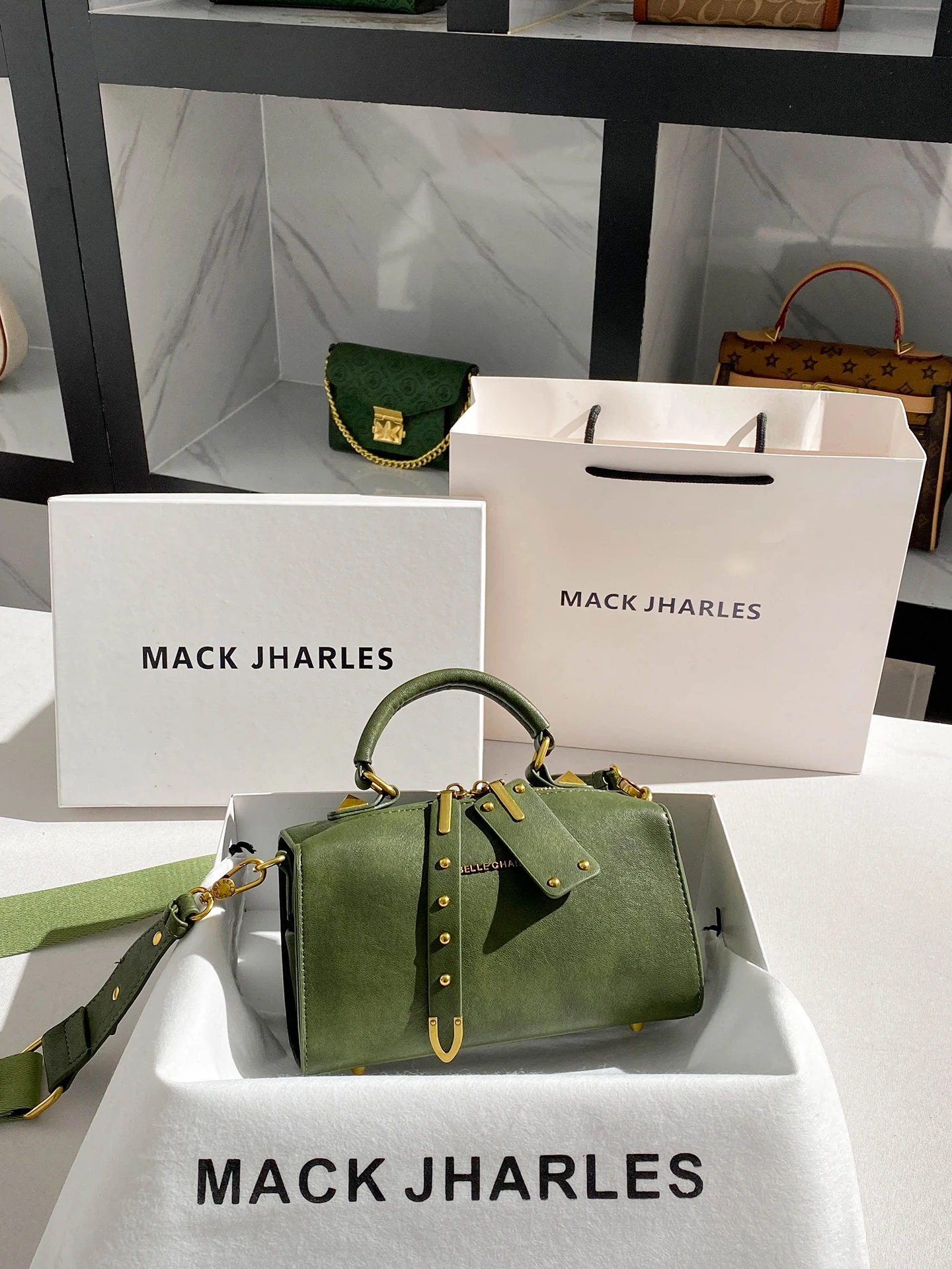 

Vintage and Retro Crossbody Bag with Premium Leather Women Popular and Luxury Shoulder Boston Handbag for Party or Business