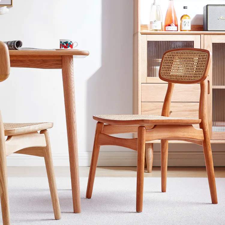 Esszimmerstuhl aus massivem Holz für den Heimgebrauch