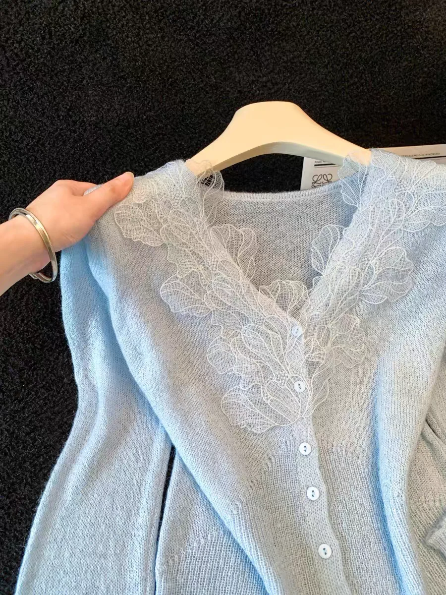 Damen-Strickpullover mit V-Ausschnitt und Spitzenbesatz, Langarm, Figurformende Schlankmachende Strickjacke mit Feinen Details