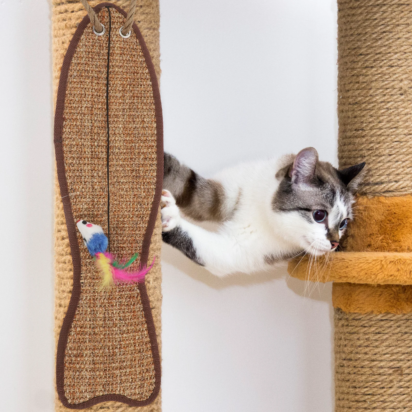 

1pc Cat Scratching Sisal Mat 13 3x53cm Random Color Pet Grinding Claw Fish Shaped Pad Protector Furniture Safeguard