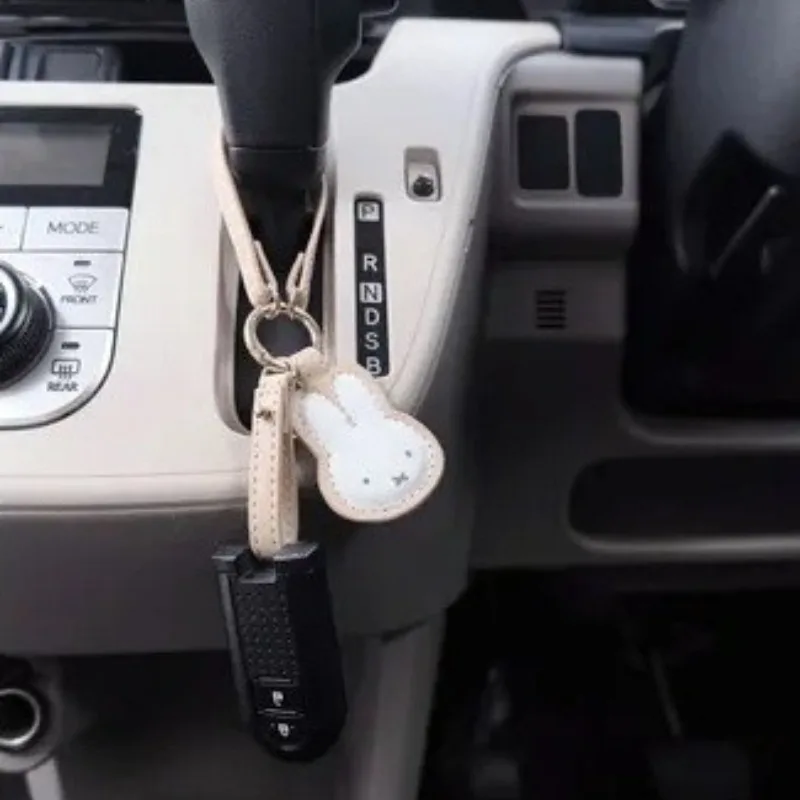 

Горячая мультяшная серия Miffy из искусственной кожи, автомобильный брелок для творчества, изысканный кулон на запястье, подарки на день рождения для мальчиков и девочек