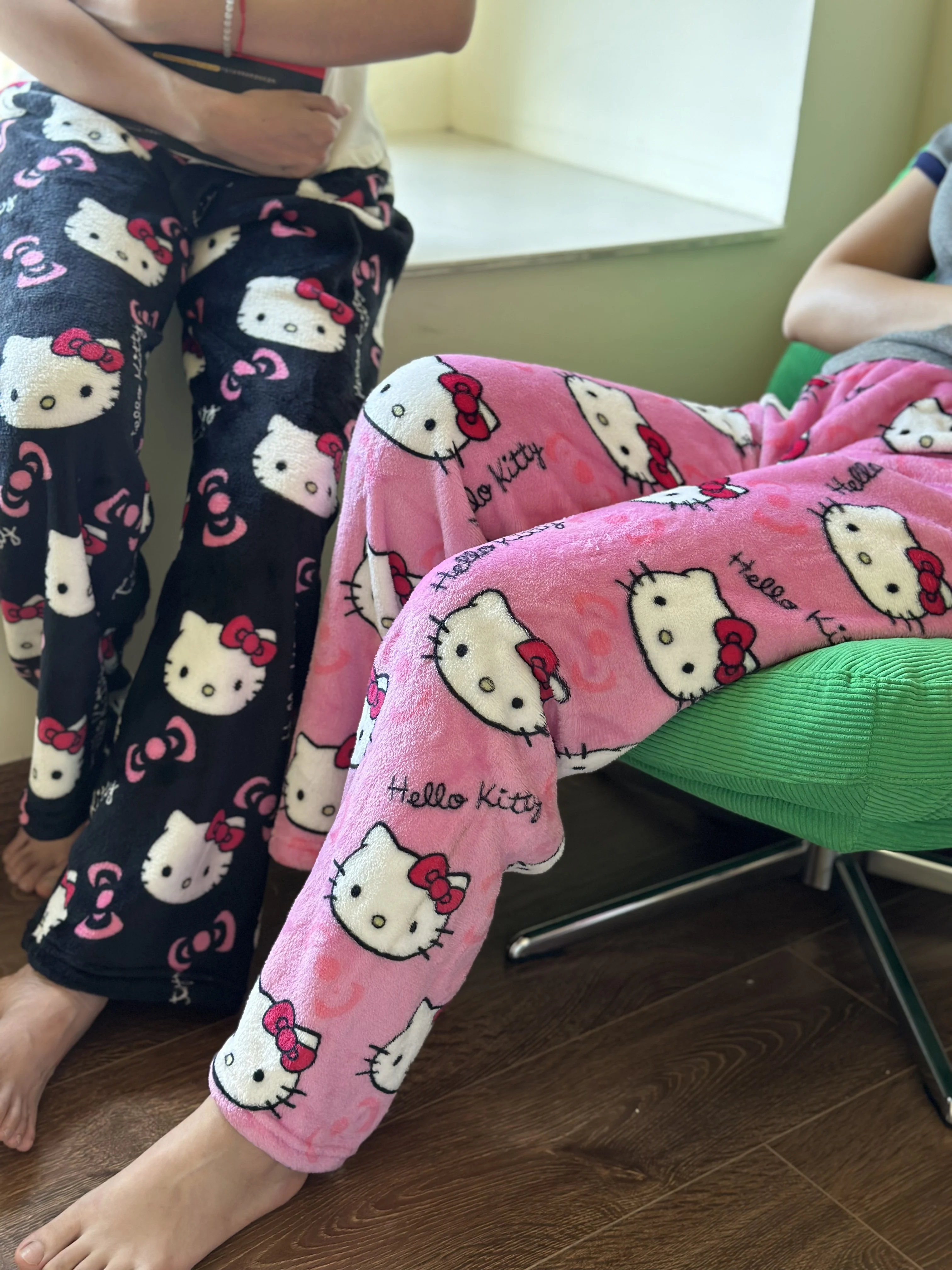 

Комплект из 2-х фланелевых брюк Hello Kitty в стиле Y2K для пар и лучших друзей: теплые зимние мультяшные домашние костюмы для вечеринок