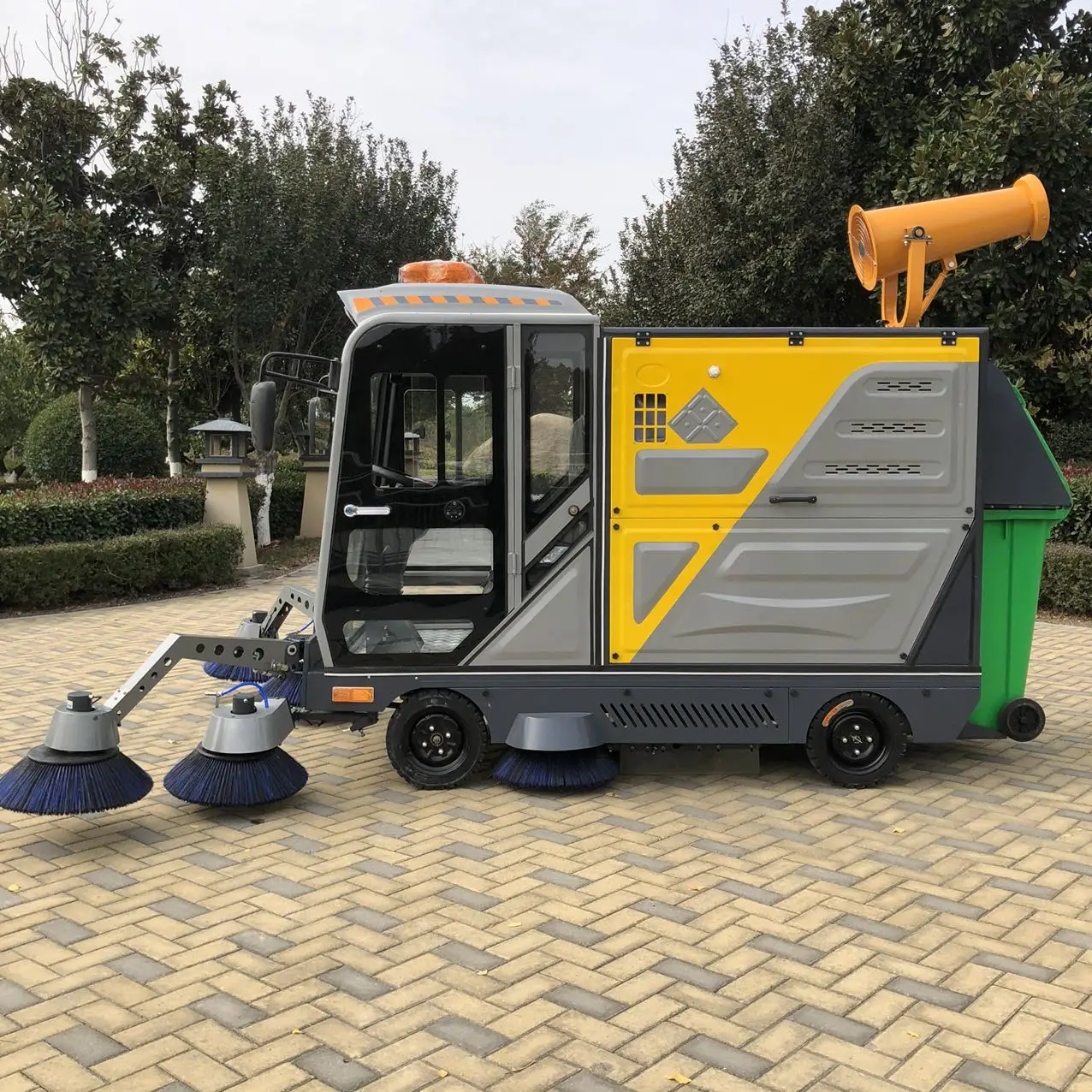 Customized FactoryDirect Sale Economical And Practical Seven-Brush 240L Hanging Bucket Four Wheel Sweeper For Community And Stre