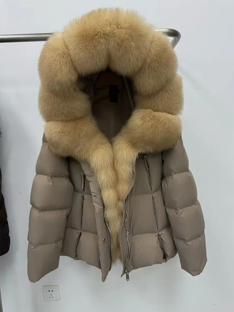 2025 Cappotto invernale da donna in piuma d'oca naturale Collo in vera pelliccia di volpe Giacca con cappuccio da donna Cusual Parka Abbigliamento Outwear