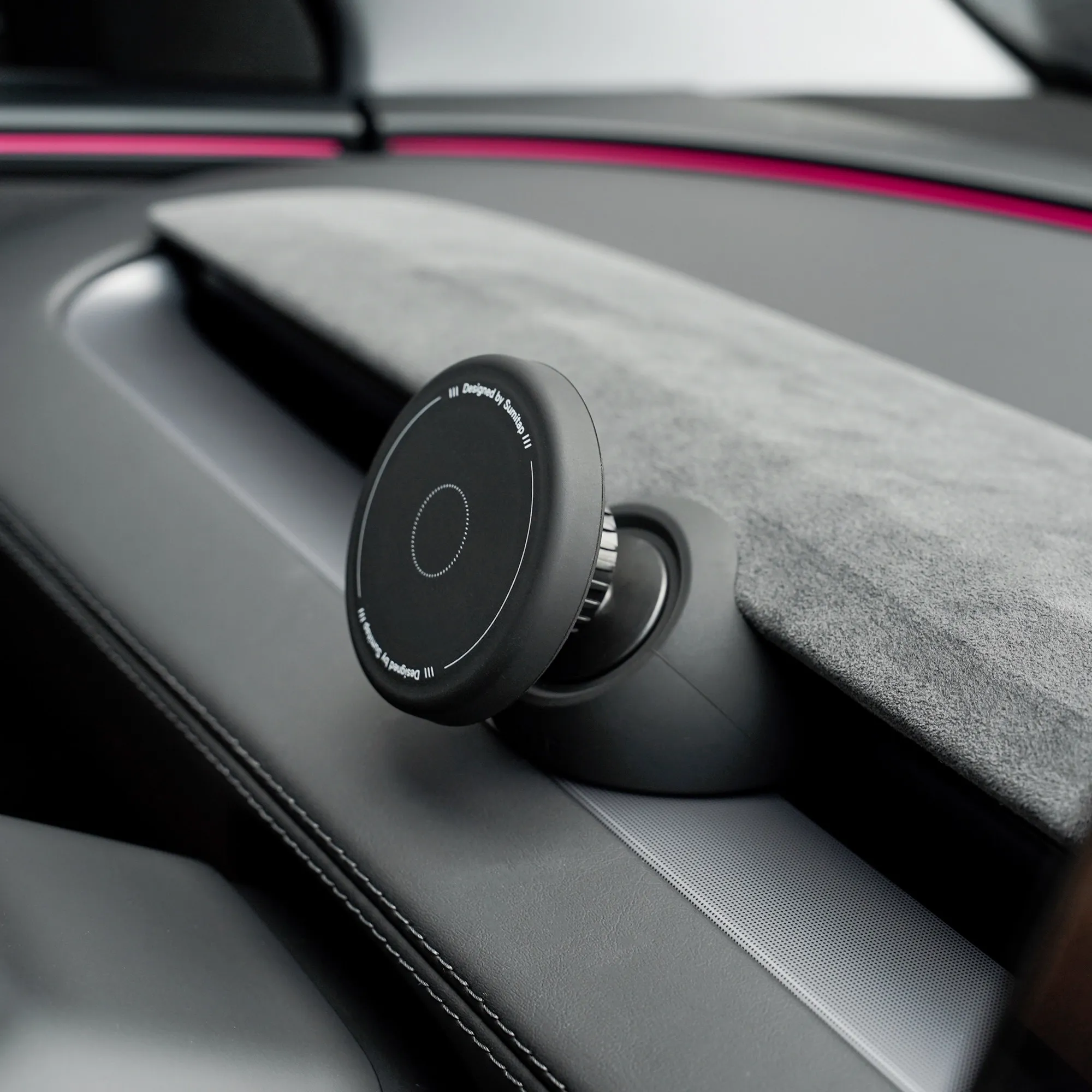 Versteckte magnetische Handyhalterung für die Mittelkonsole des Tesla Model 3 Highland Model Y YL Juniper, coole, modische Navigationshalterung – Detail 9