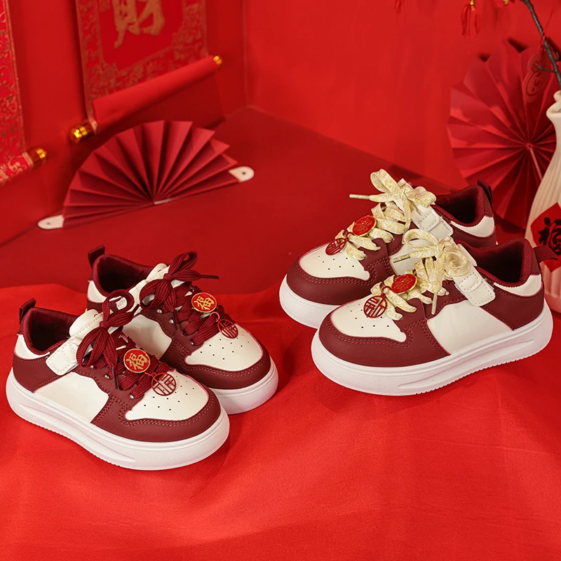 

Детские красные кроссовки для Нового года, для мальчиков и девочек, спортивные, дышащие, с мягкой подошвой, 2026, абсолютно новые, повседневные, нескользящие, модные