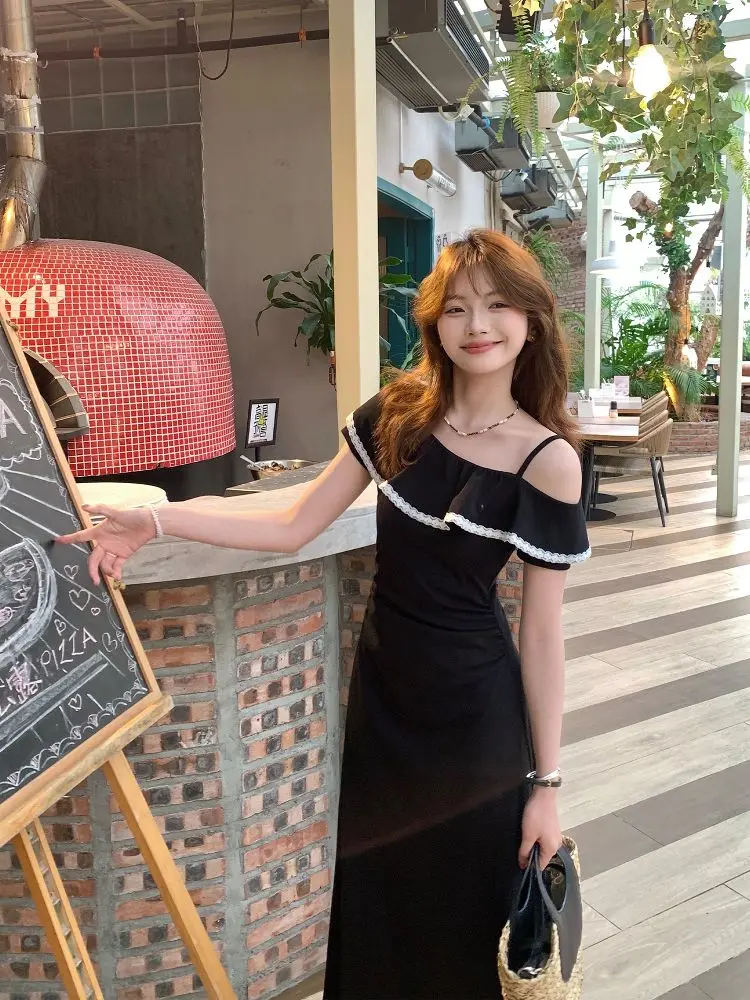 

Spring and summer feminine temperament, slimming and fashionable design sense, sloping shoulder strap long dress