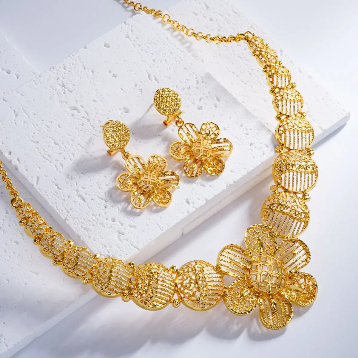 Luxury 24K 9999 Pure Gold real gold Dubai vintage hollow flower necklace earrings set view 3