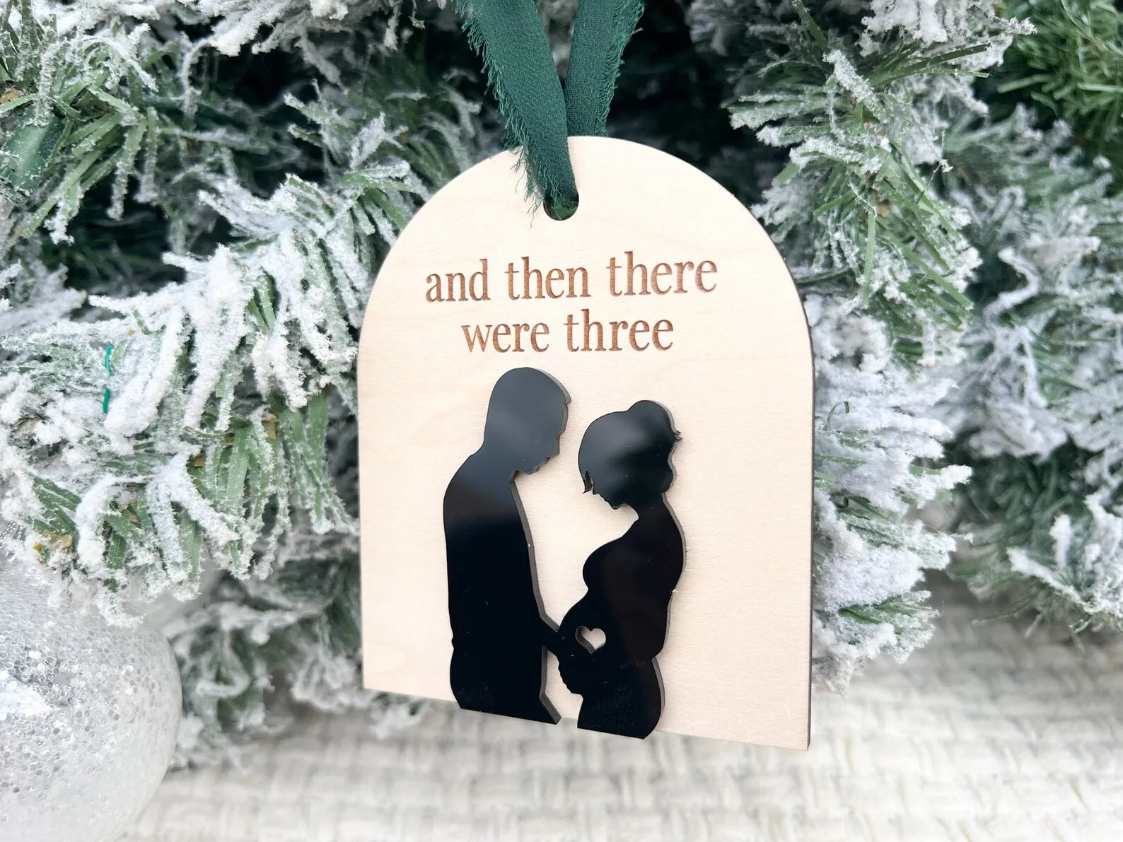 Christmas Ornament ,I\'m Pregnant Ornament,Pregnancy Announcement plaque Baby Coming Soon 2024 Christmas Ornament