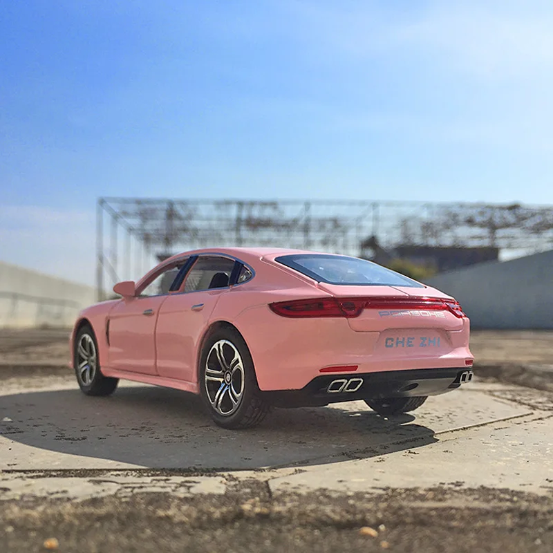 

1:32 Panamera Модель автомобиля из сплава Звук Свет Игрушечный автомобиль четыре двери по обеих сторон, что и передний капот и дверь багажника можно открыть