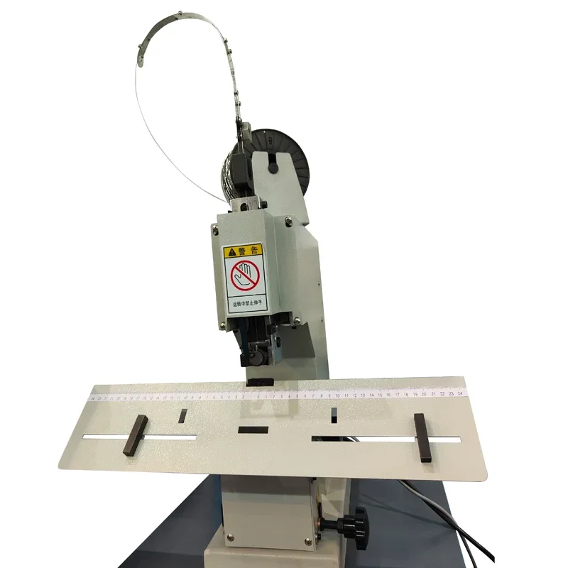 103 ماكينة تجليد الأسلاك ماكينة خياطة الكتب سطح المكتب سرج سلك خياطة ورقة دباسة آلات تدبيس