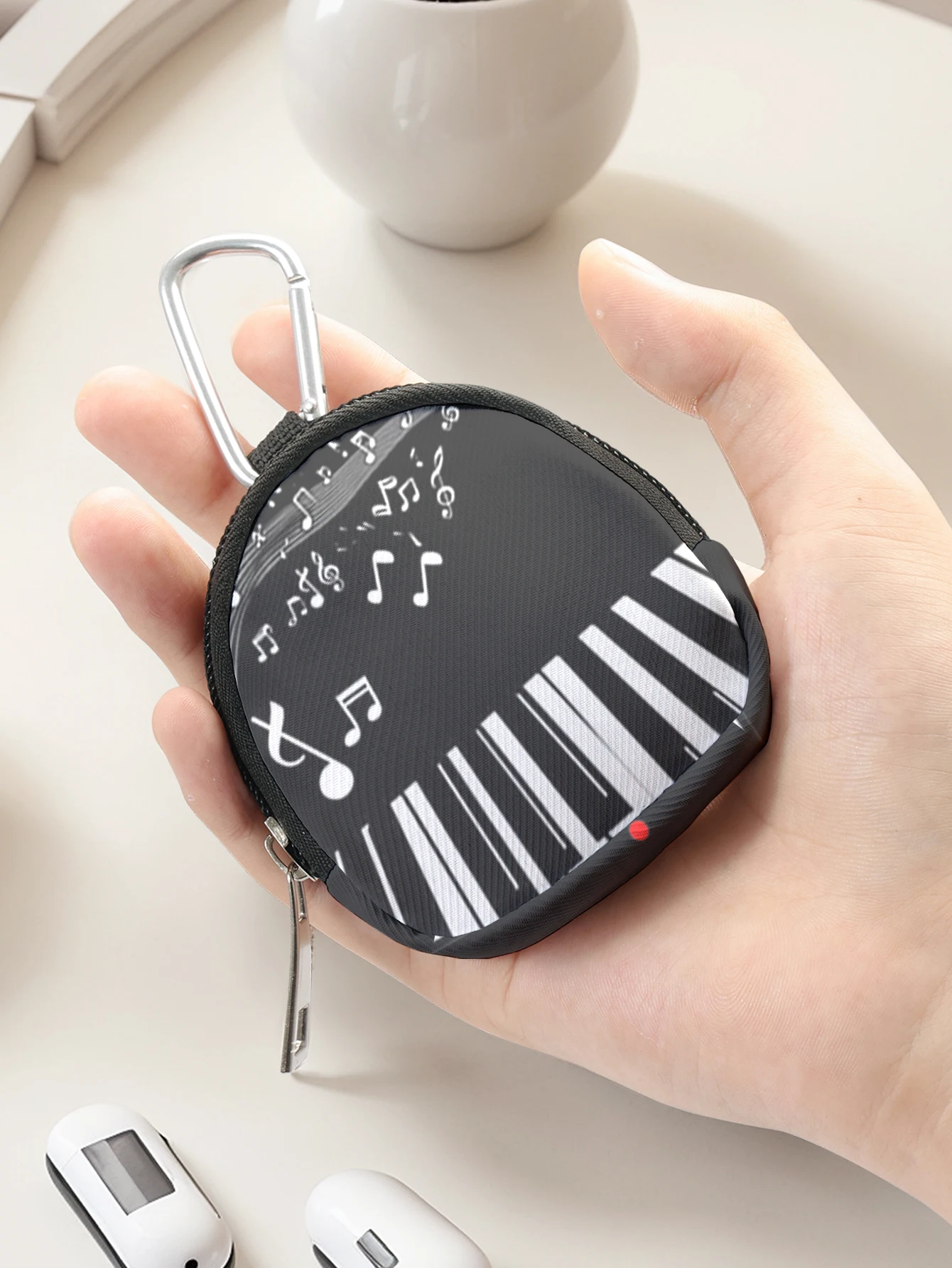 Black Piano Key Music Note Print Mini Coin Purse Carabiner Hook Zipper Earphone Wallet For Music Lovers Travel