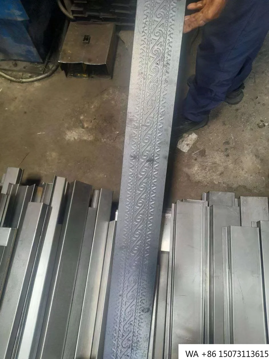 Máquina automática de gravação e forjamento em ferro forjado