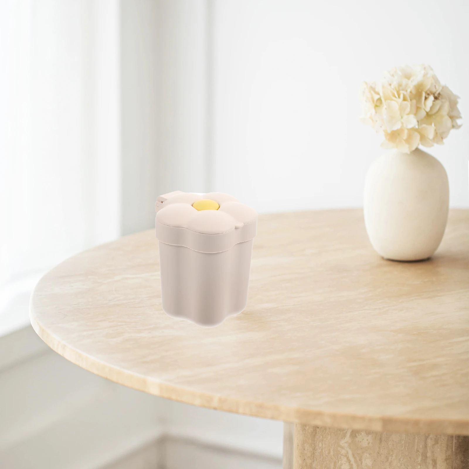 

1pcs Flip Lid Trash Can Airtight Garbage Bin Small Plastic Storage Container for Bedroom Office Desktop Wastebasket Lovely