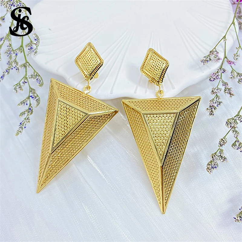 

Dubai Hot Sale Fashion Drop Earrings Triangle Shaped Trend Luxury Drop Earrings For Women Wedding Party Anniversary Gift