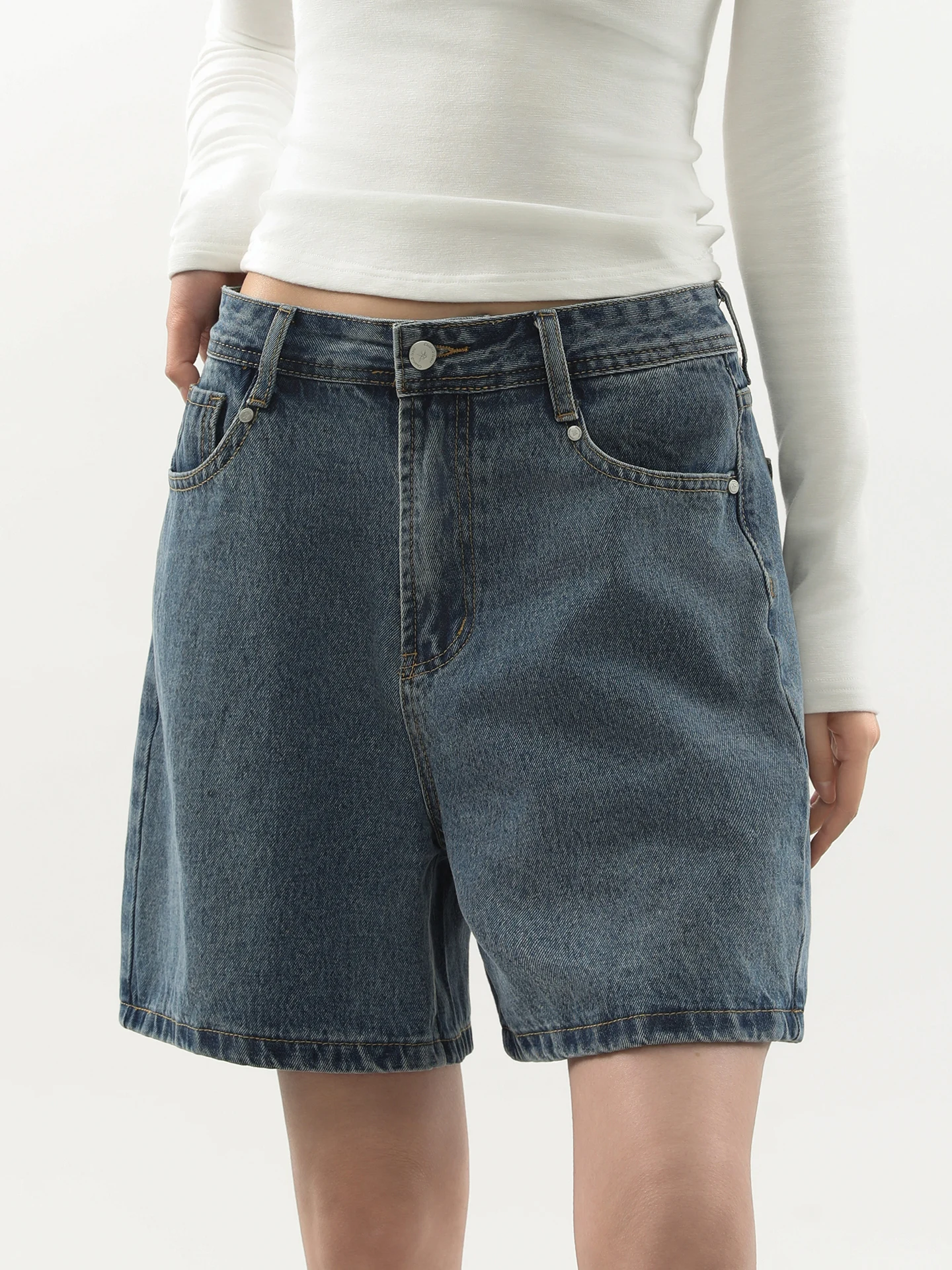 

Джинсовые шорты Aaisup в американском ретро-стиле, синие, с эффектом потертости, женские, летние, свободные, прямые, широкие, средней длины (до колена)