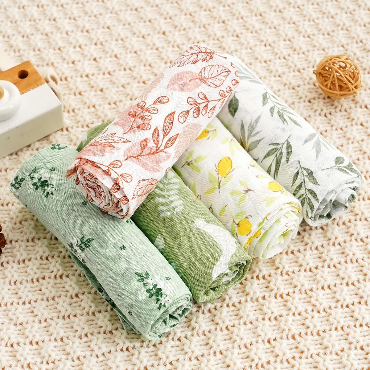 Elinfant 5pcs Gift Set Bamboo Cotton Muslin Bib Burp Cloth 100% Cotton 60*60cm 2 Layers Baby Scarf Handkerchief