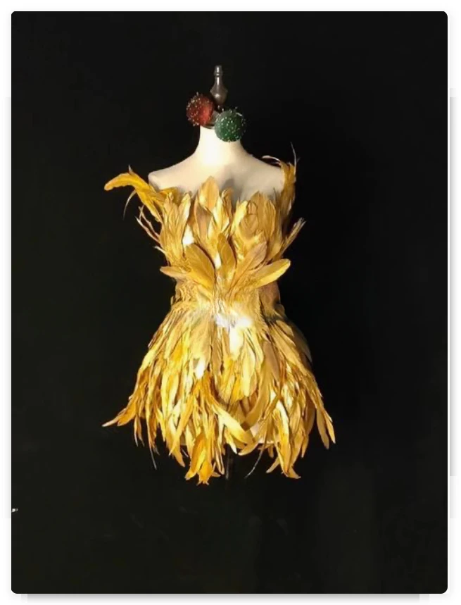 Piuma dorata Nightclub Bar Riunione annuale Costume da ballo classico Ali d'angelo Performance Passerella Festa personalizzabile multicolore