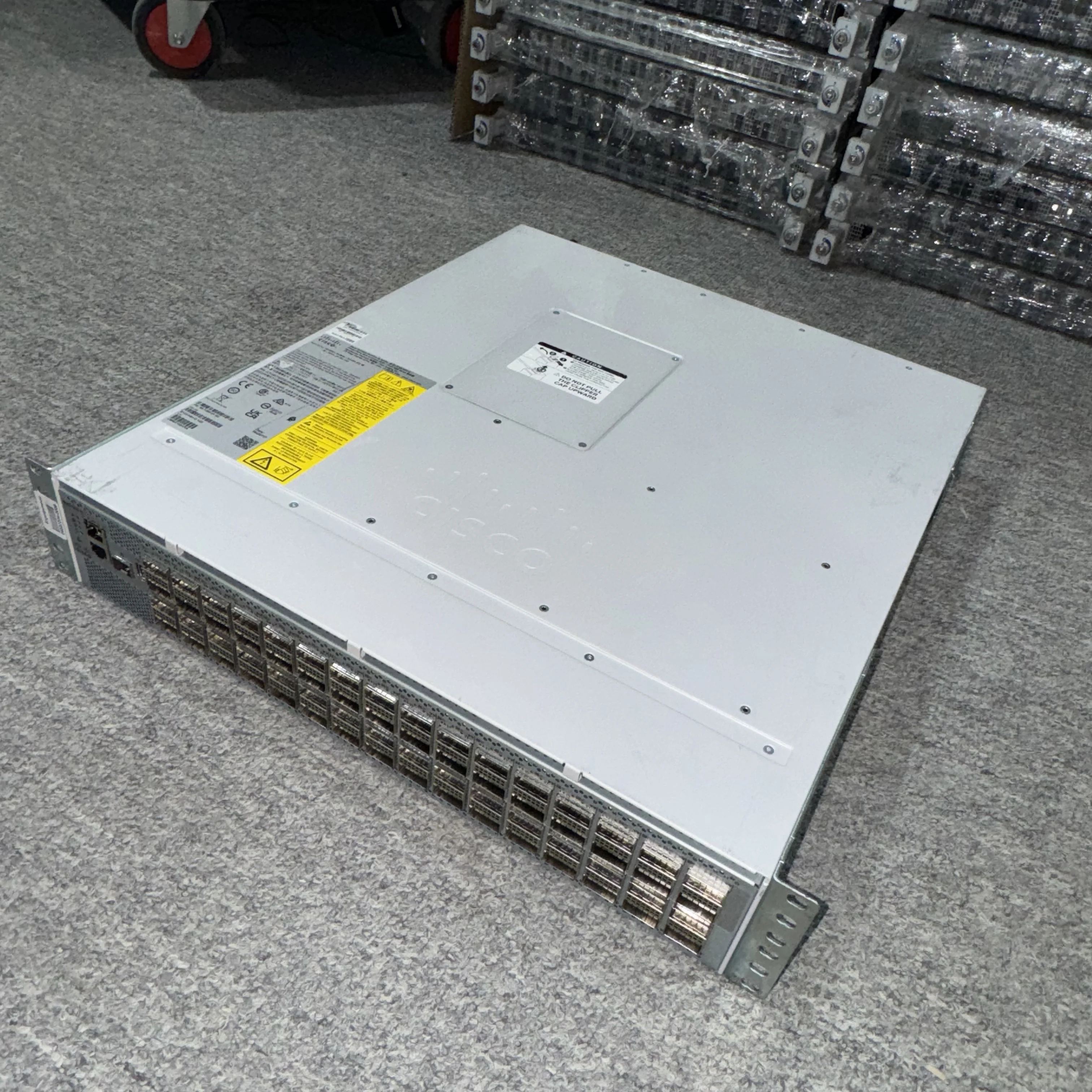 Б/у маршрутизаторы Enterprise 8102-64H-O 64x100GbE QSFP28 Роутер Enterprise