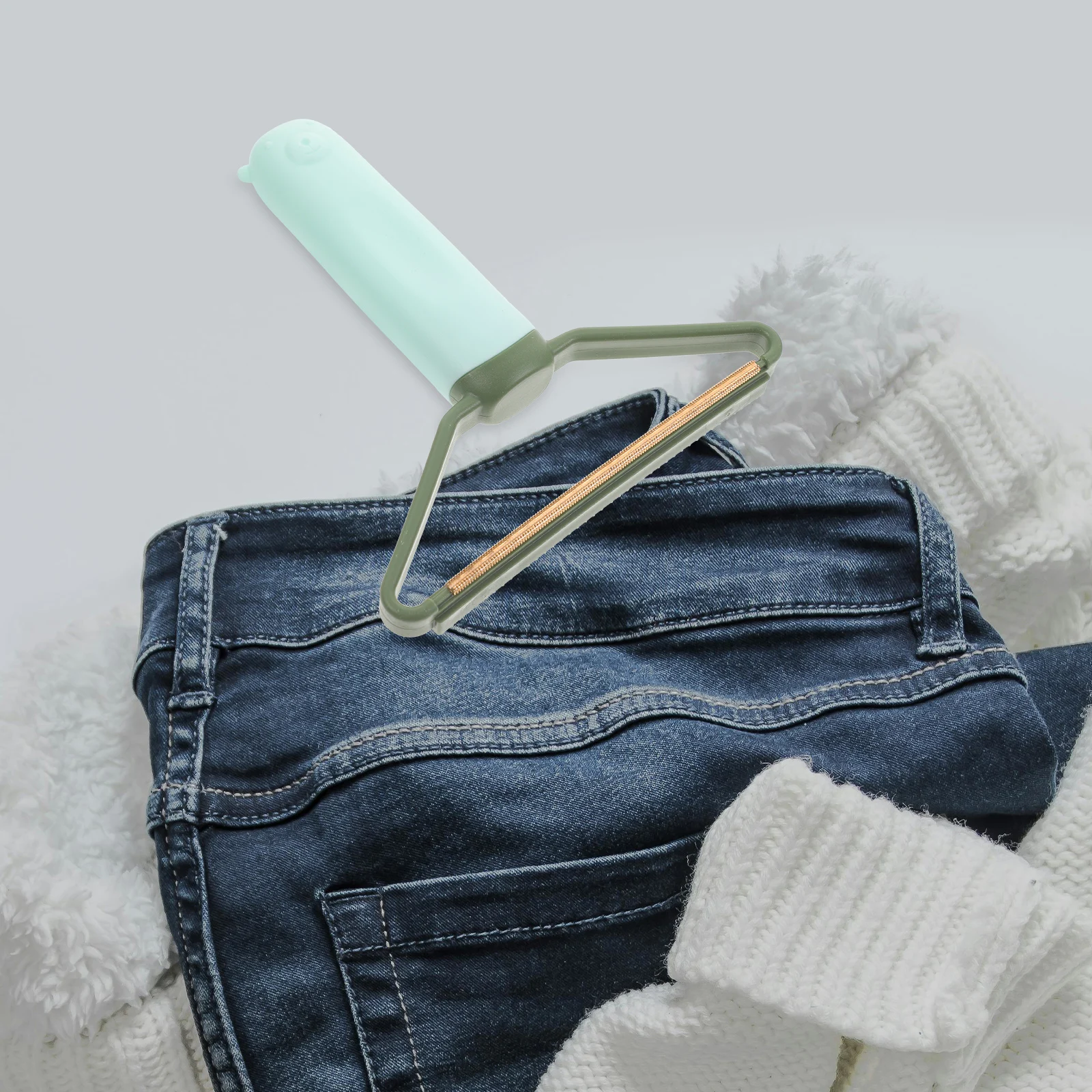 

2Pcs Manual Remover Clothes Fabric Shaving Tool Pilling Sweater Wool Coat Brush Green Home Fabric Shaving Tool For Clothes
