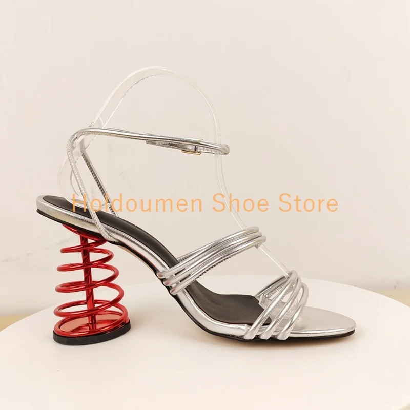 رواية فريدة من نوعها تويست لفائف تصميم غريب نمط كعب الصنادل قابل للتعديل حزام الكاحل موضة اللمحة تو الصيف عرض الأزياء الصنادل