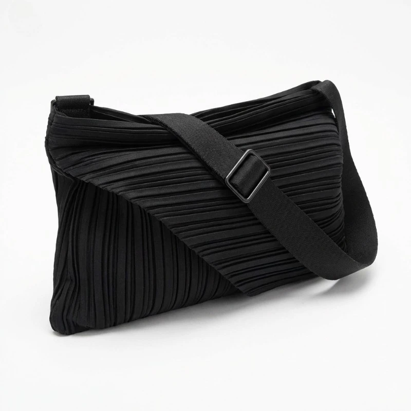  Japan Pleated Small Bag 2026New Single Shoulder Women's Bag Simple Fashion Casual Daily Commuting Versatile Crossbody Bag