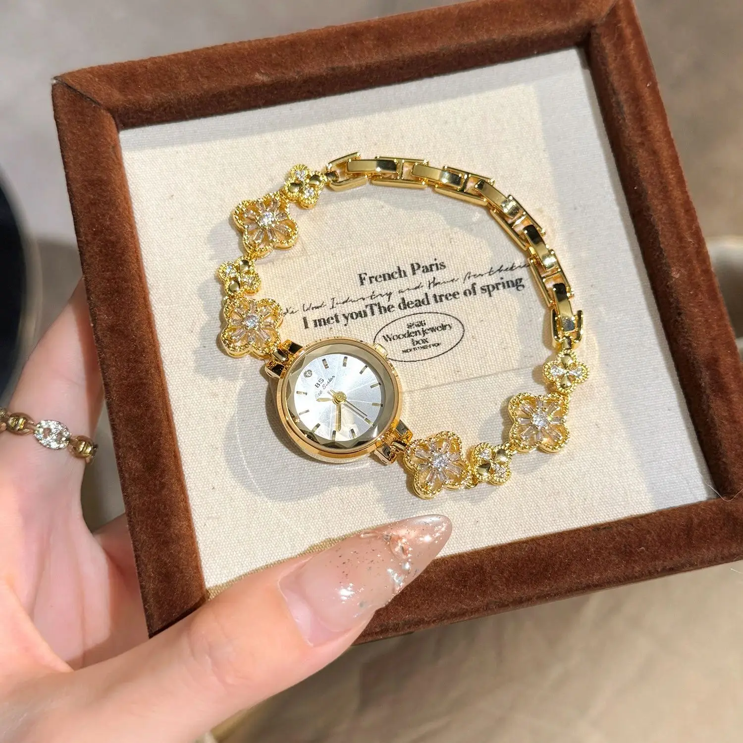 Luxury-inspired Vintage-style Woman' Skeletonized Quartz Watch Bracelet Authentic Quartz Ladies' Wristwatch Gift Accessory