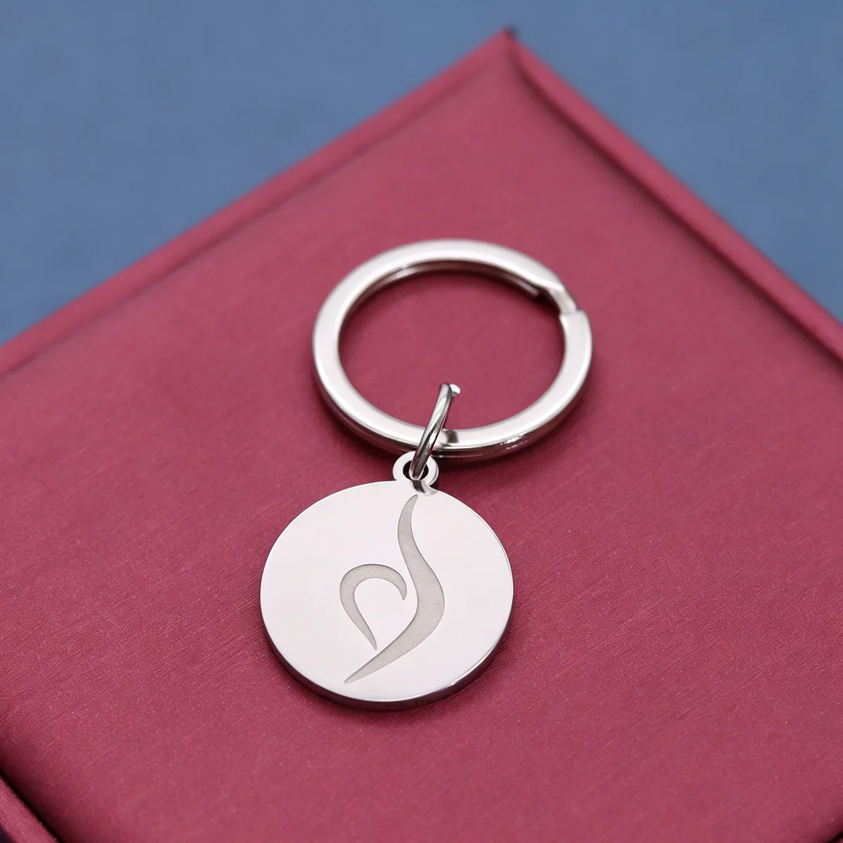 Unique Laser Engraved Flame Heart Round Pendant Keychain Stainless Steel Unisex Key Ring Bag Charm Meaningful Love Gift