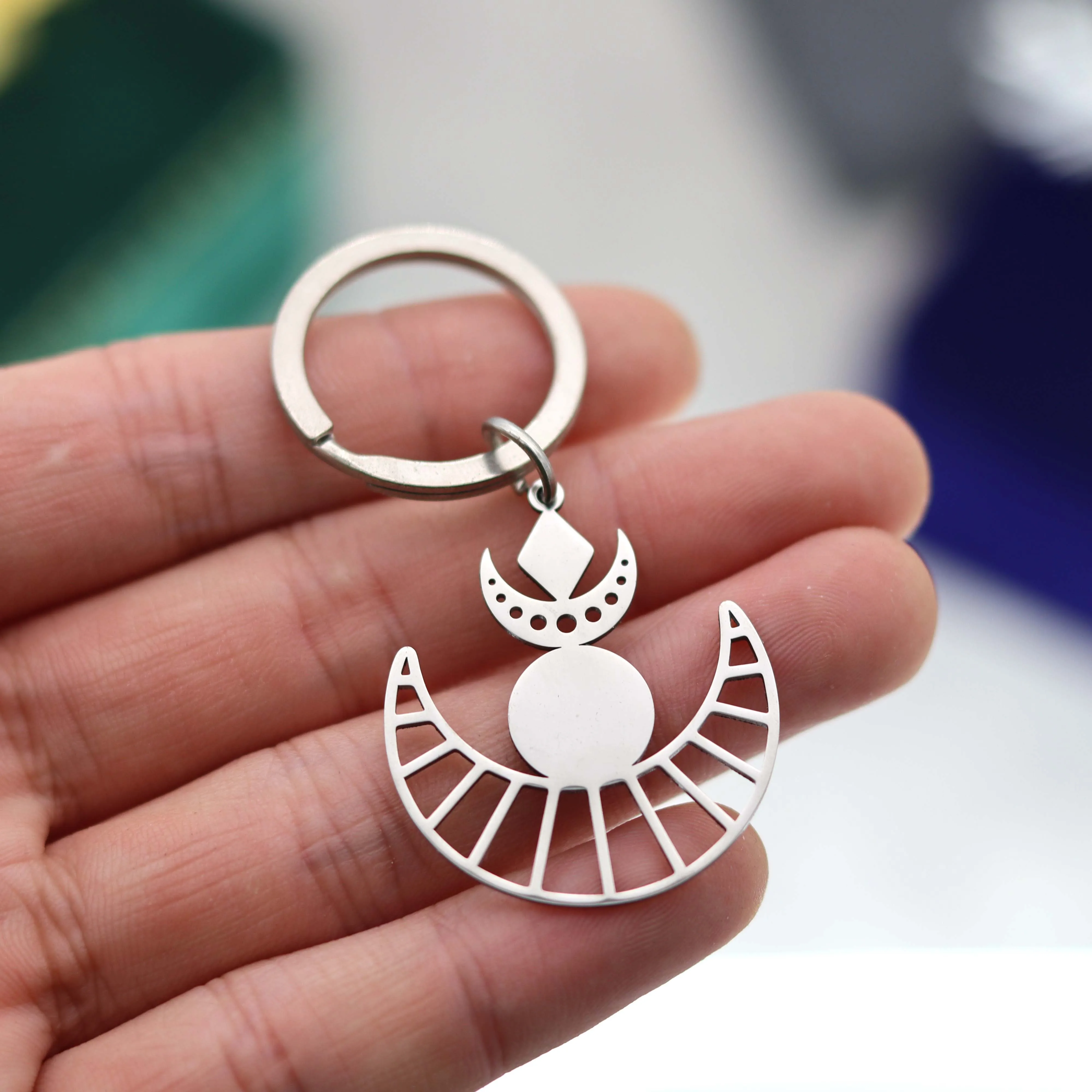 No Fade Stainless Steel Charms Crescent Moon Phase Pendant Keychains for Women Men Amulets Accessories Keyring Bag Car Key Decor