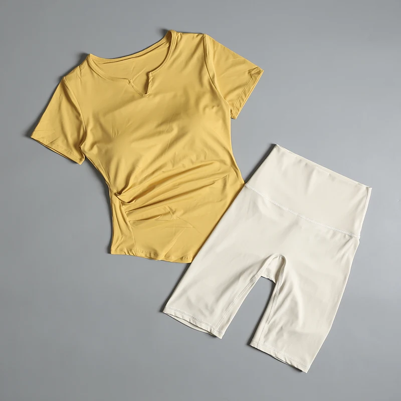 Traje de yoga de celebridades de Internet para mujer de gama alta 2025, novedad de verano, ropa de secado rápido para correr por la mañana, pantalones cortos deportivos para gimnasio