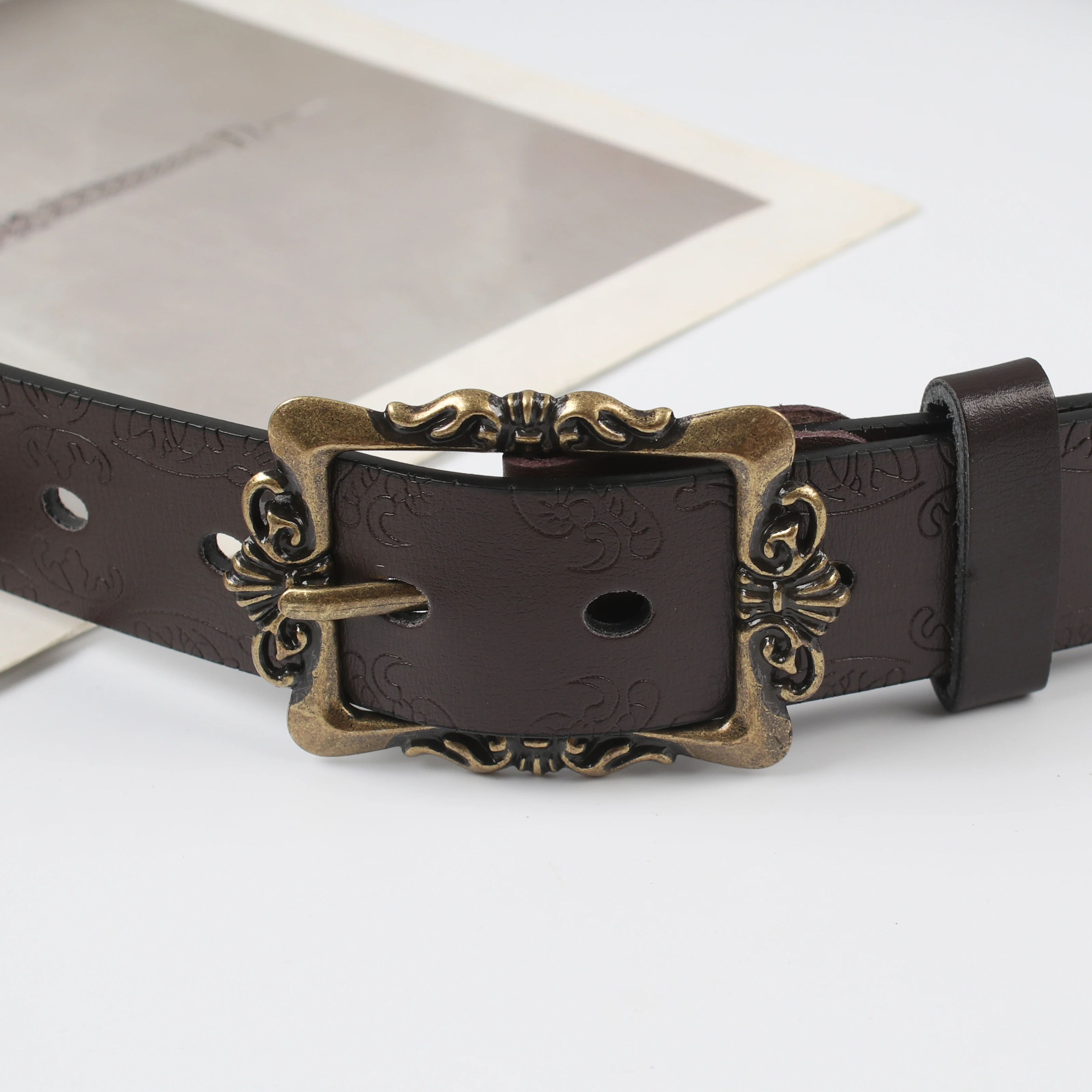 Damen PU-Gürtel im Retro-Stil mit Blumenmuster, Luxuriöser Charme, Nadelverschluss, Schlichter Gürtel – Detail 5