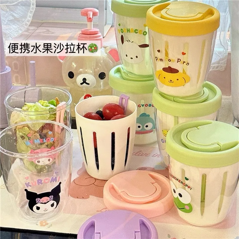 Vaso de ensalada de frutas de dibujos animados de Sanrio, vaso de jugo de macarrón, práctico vaso de picnic con tenedor, vaso de drenaje de doble capa