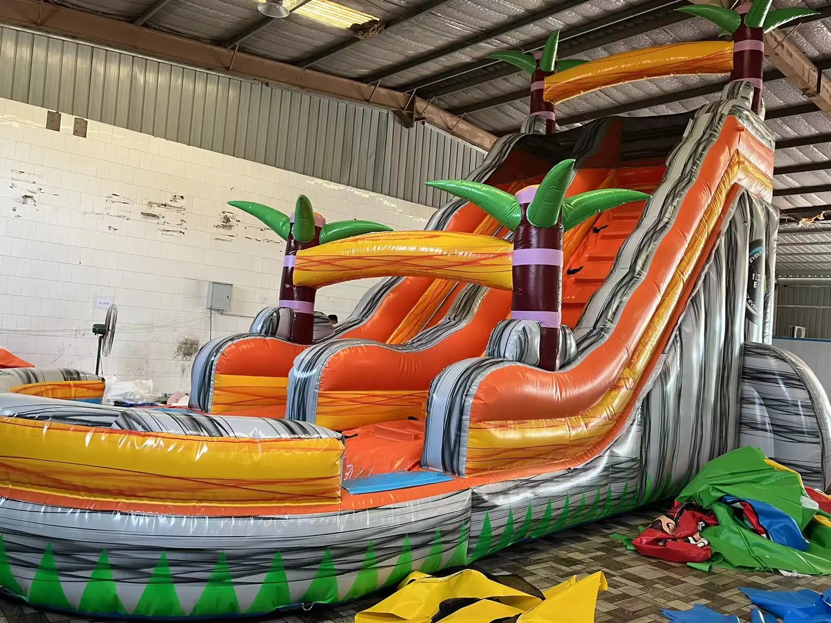 Manufacturer direct sale custom multi color PVC material large slide inflatable castle