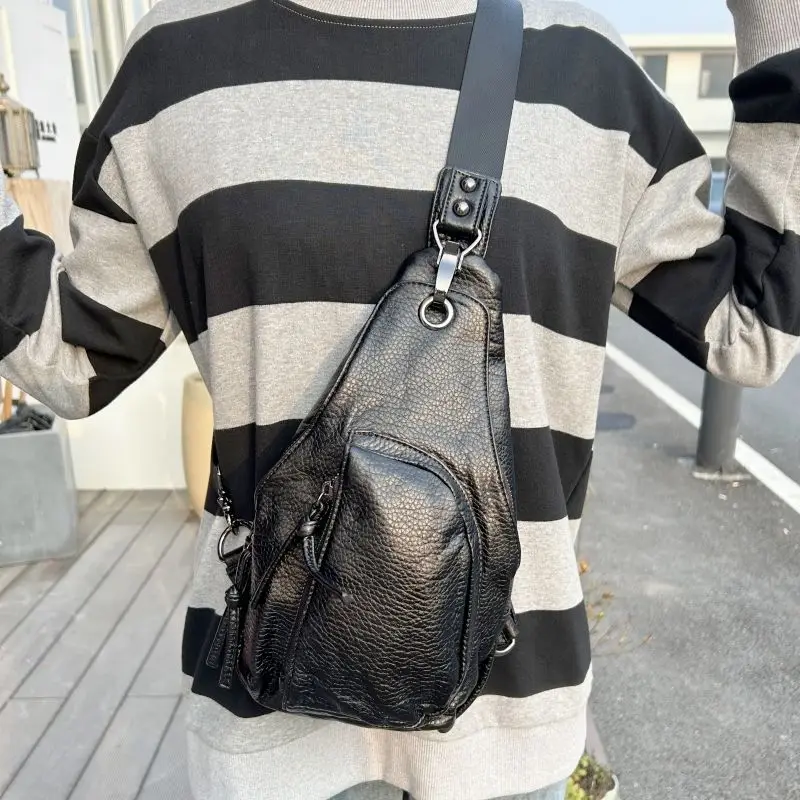 

European/American Fashion Motorcycle Style Women's Bag Personalized Metal Rivet Buckle Outdoor Sports Chest Crossbody Bag Trendy