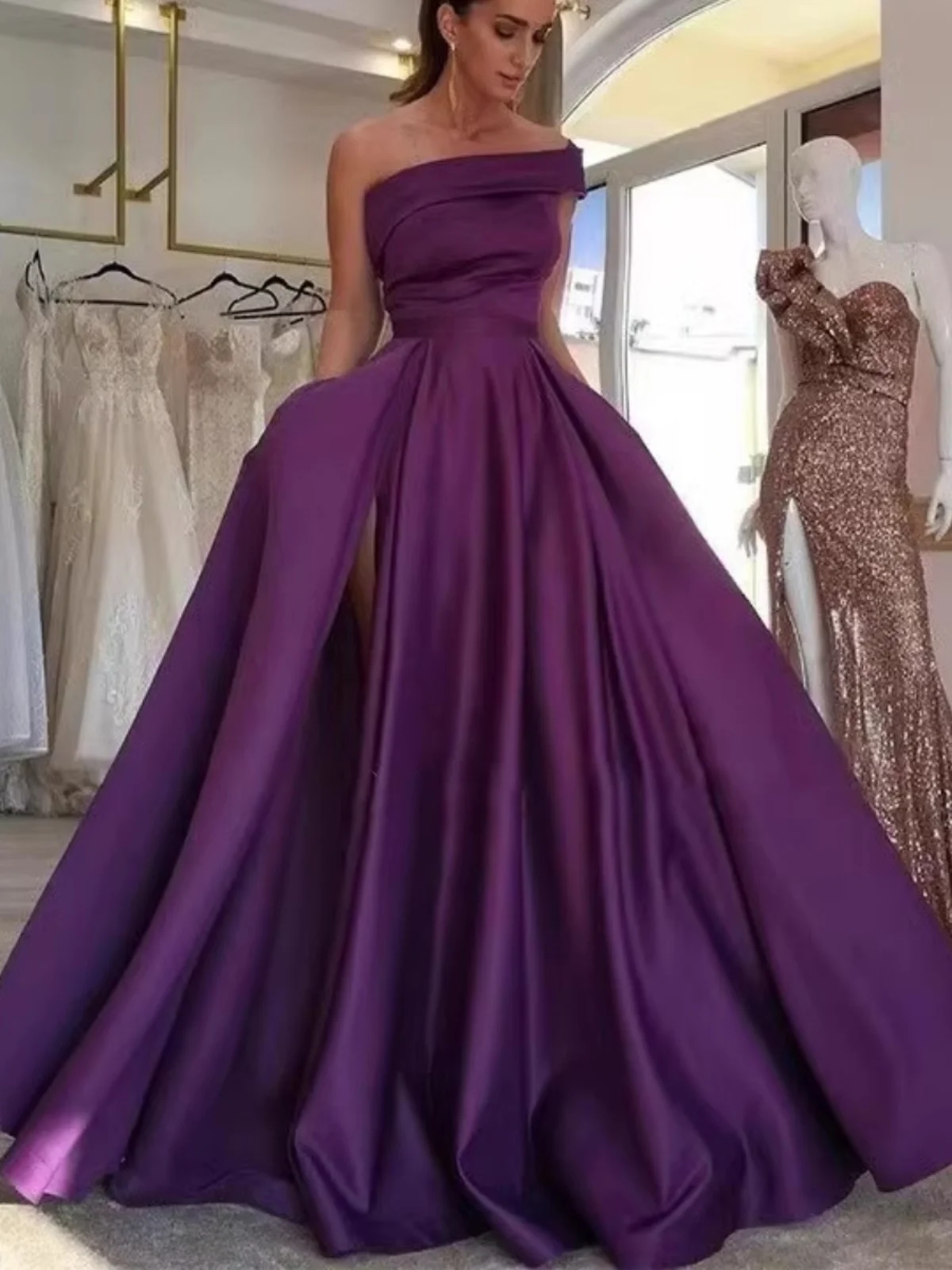 إلي ساتان للسهرات دكتور تنورة منتفخة بفتحة عالية لعيد الميلاد من ألياف البوليستر ميدي دكتور #1