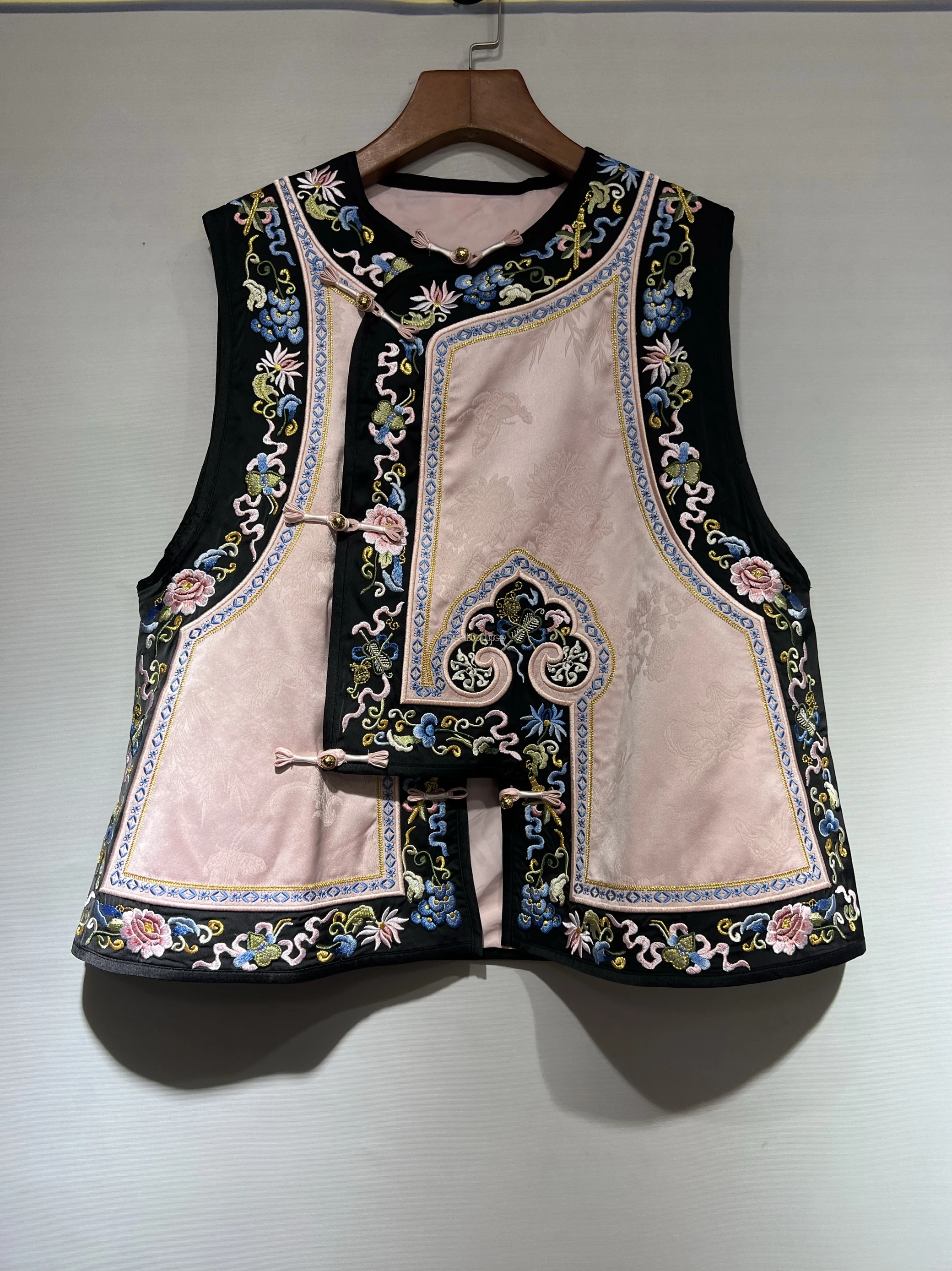 

2025 chinese national ancient style tang suit vest retro embroidered flower cheongsam button sleeveless loose daily women vest