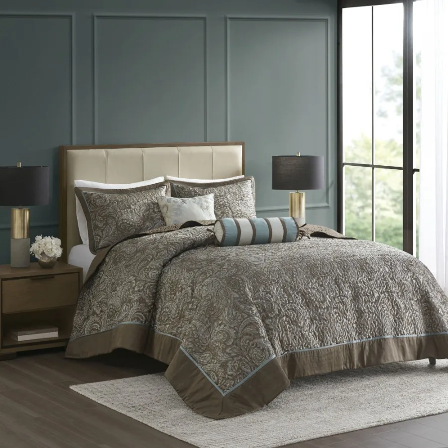

5 Piece Jacquard Bedspread Set with Throw Pillows