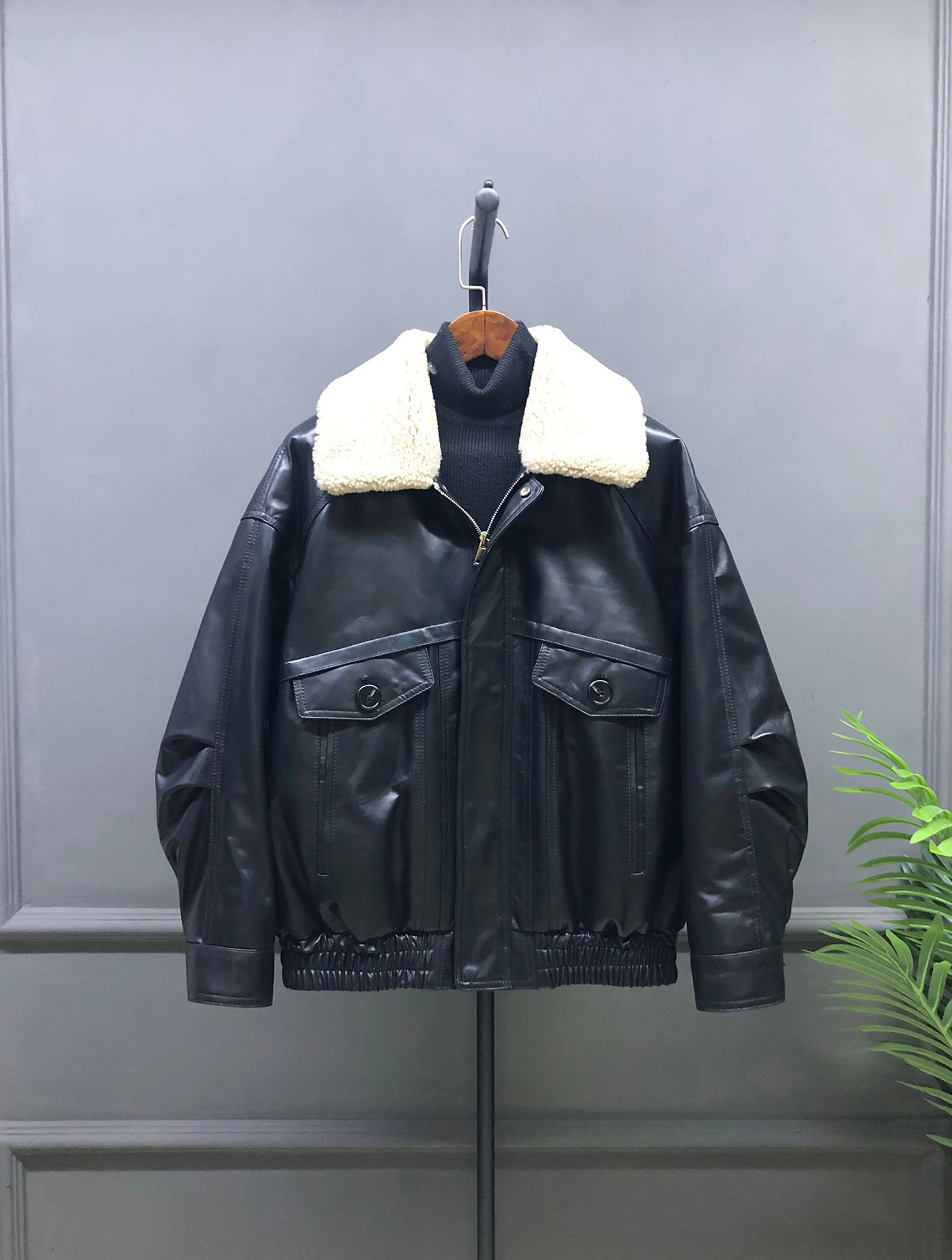 

Кожаная куртка свободного кроя с шерстяным воротником, в мотоциклетном стиле, с длинными рукавами, теплая верхняя одежда для женщин, повседневный стиль