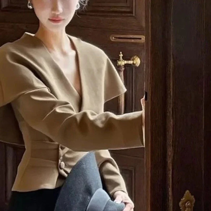 

Shirt for Women in Autumn, French Style, High-end, Age-reducing, Foreign Style, High-end, Super Good-looking Pinch Waist Top