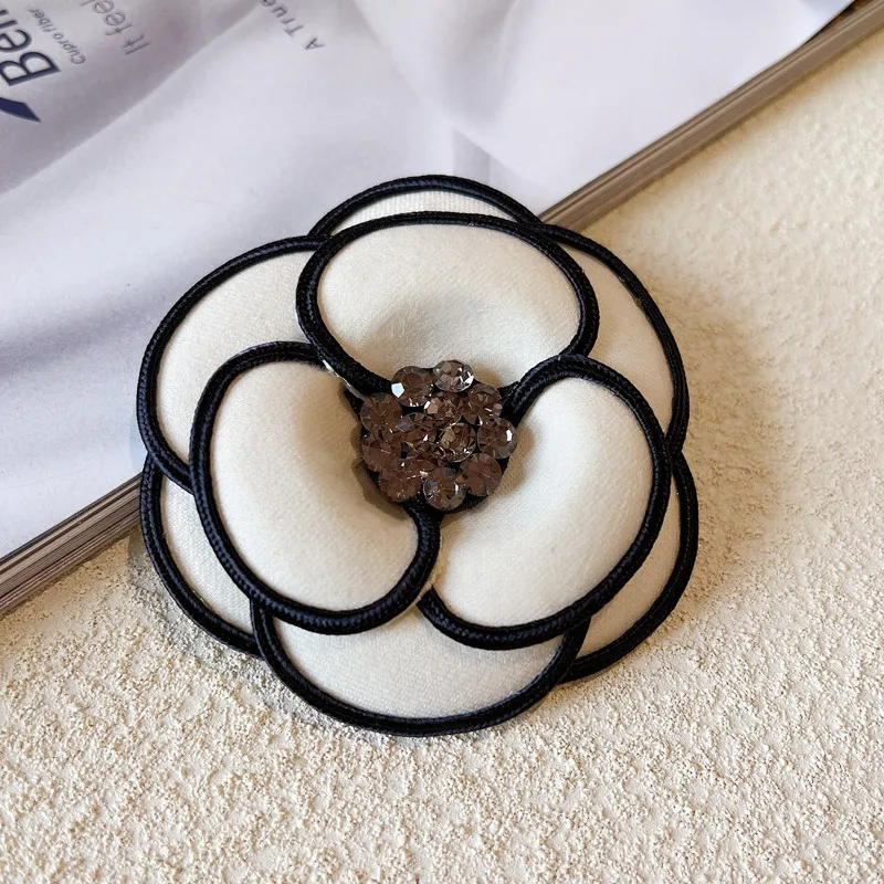 Koreanische Mode Stoff Kamelie Blume Brosche Pins für Frauen Kristall Elegante Corsage Hochzeit Broschen Schmuck Zubehör – Detail 4