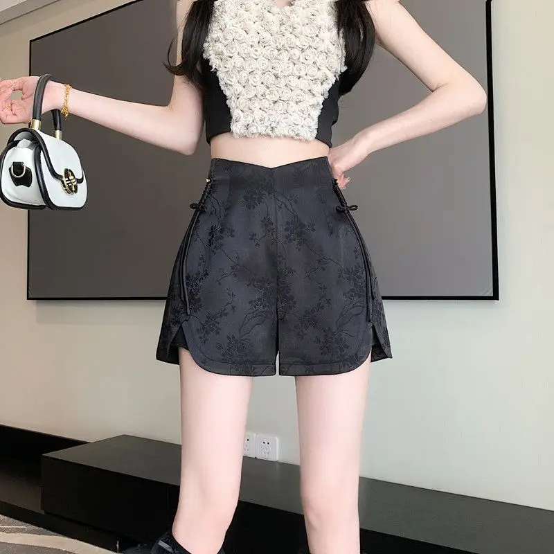 

New Chinese Embroidered Shorts Retro Jacquard High Waist National Wind A Hot Pants 2025 Spring and Summer Casual Women's Wear